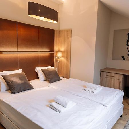 Vadvirag Panzio Hotel Agfalva Bagian luar foto