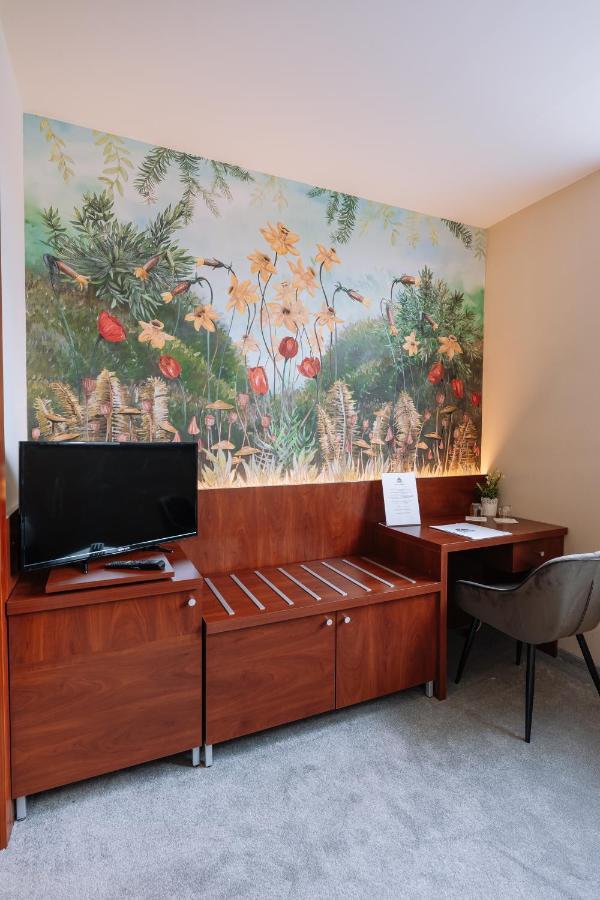 Vadvirag Panzio Hotel Agfalva Bagian luar foto