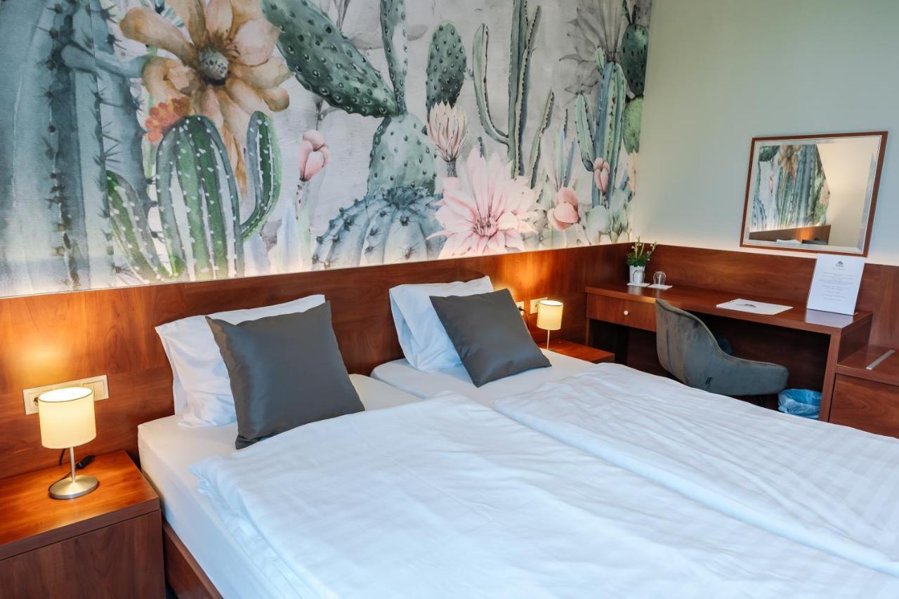 Vadvirag Panzio Hotel Agfalva Bagian luar foto