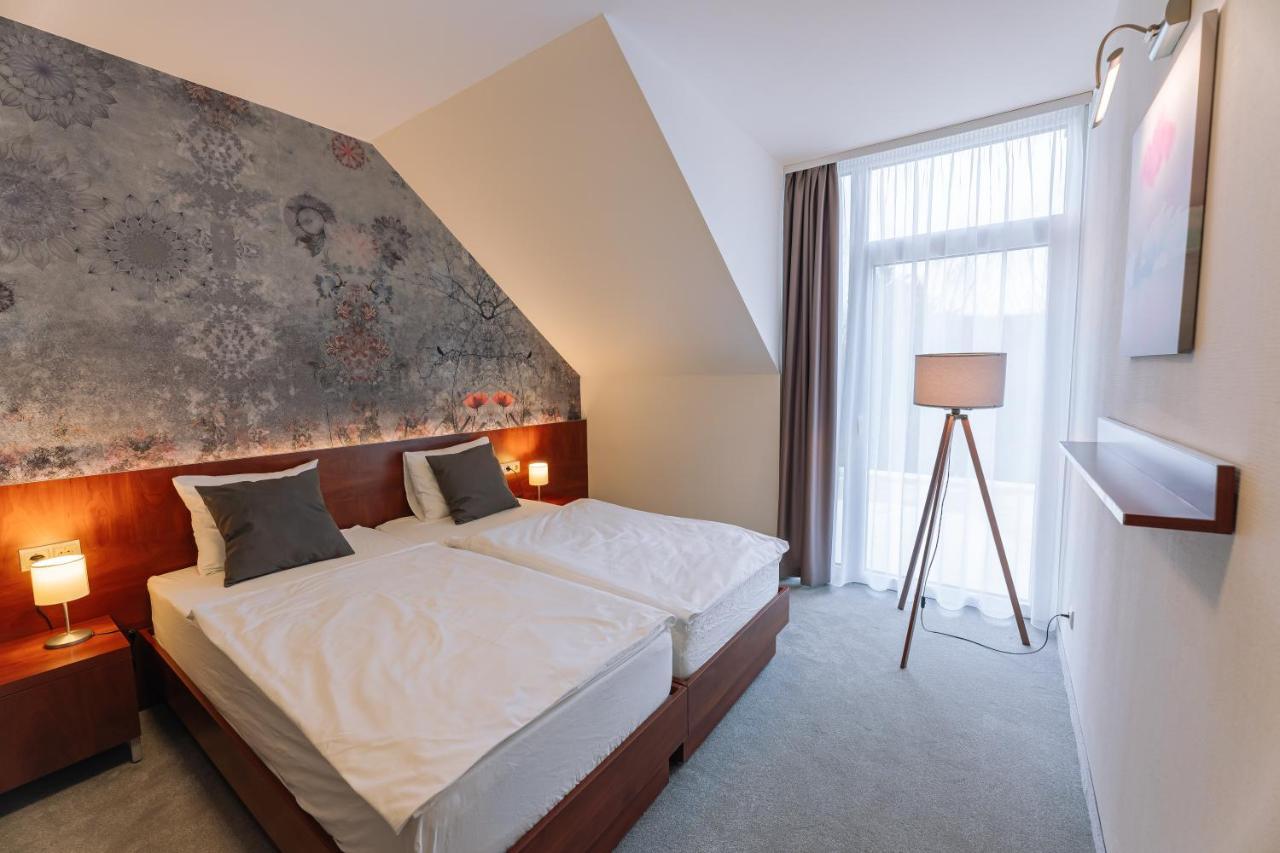 Vadvirag Panzio Hotel Agfalva Bagian luar foto