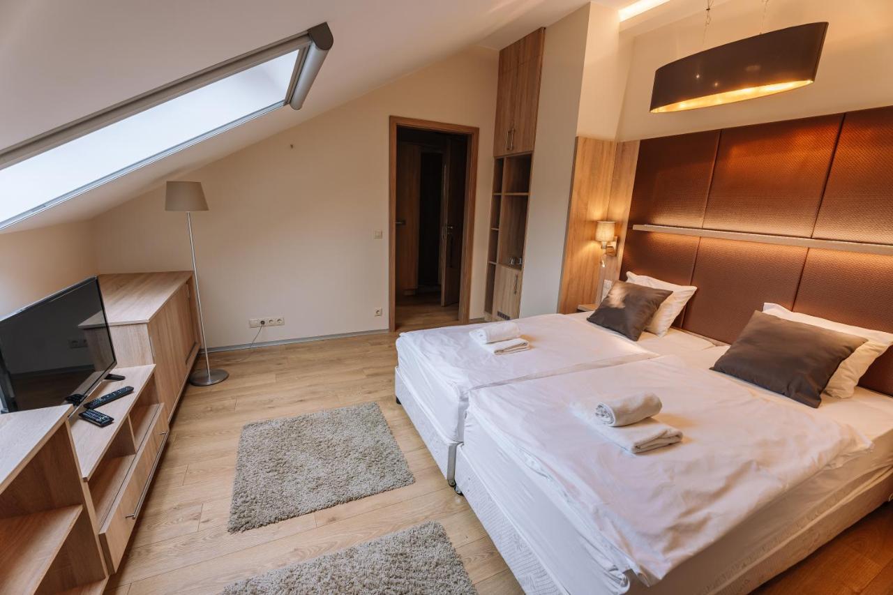 Vadvirag Panzio Hotel Agfalva Bagian luar foto