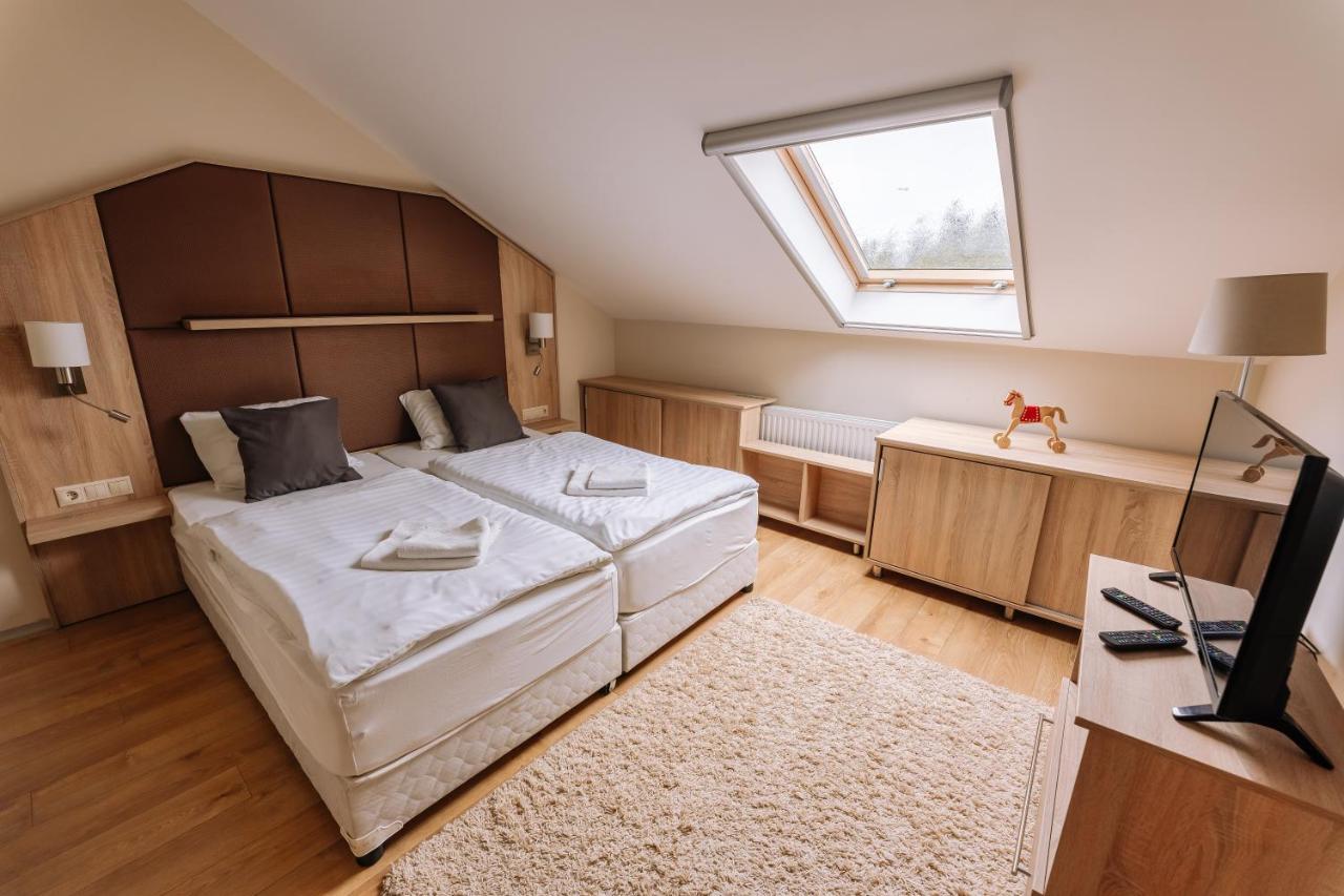 Vadvirag Panzio Hotel Agfalva Bagian luar foto
