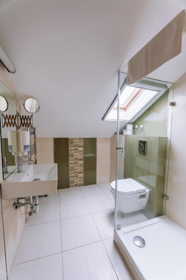 Vadvirag Panzio Hotel Agfalva Bagian luar foto