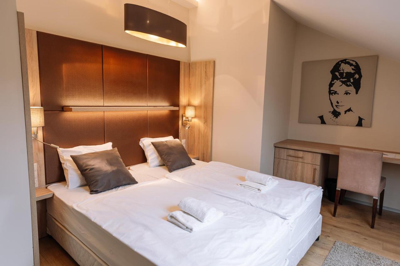 Vadvirag Panzio Hotel Agfalva Bagian luar foto