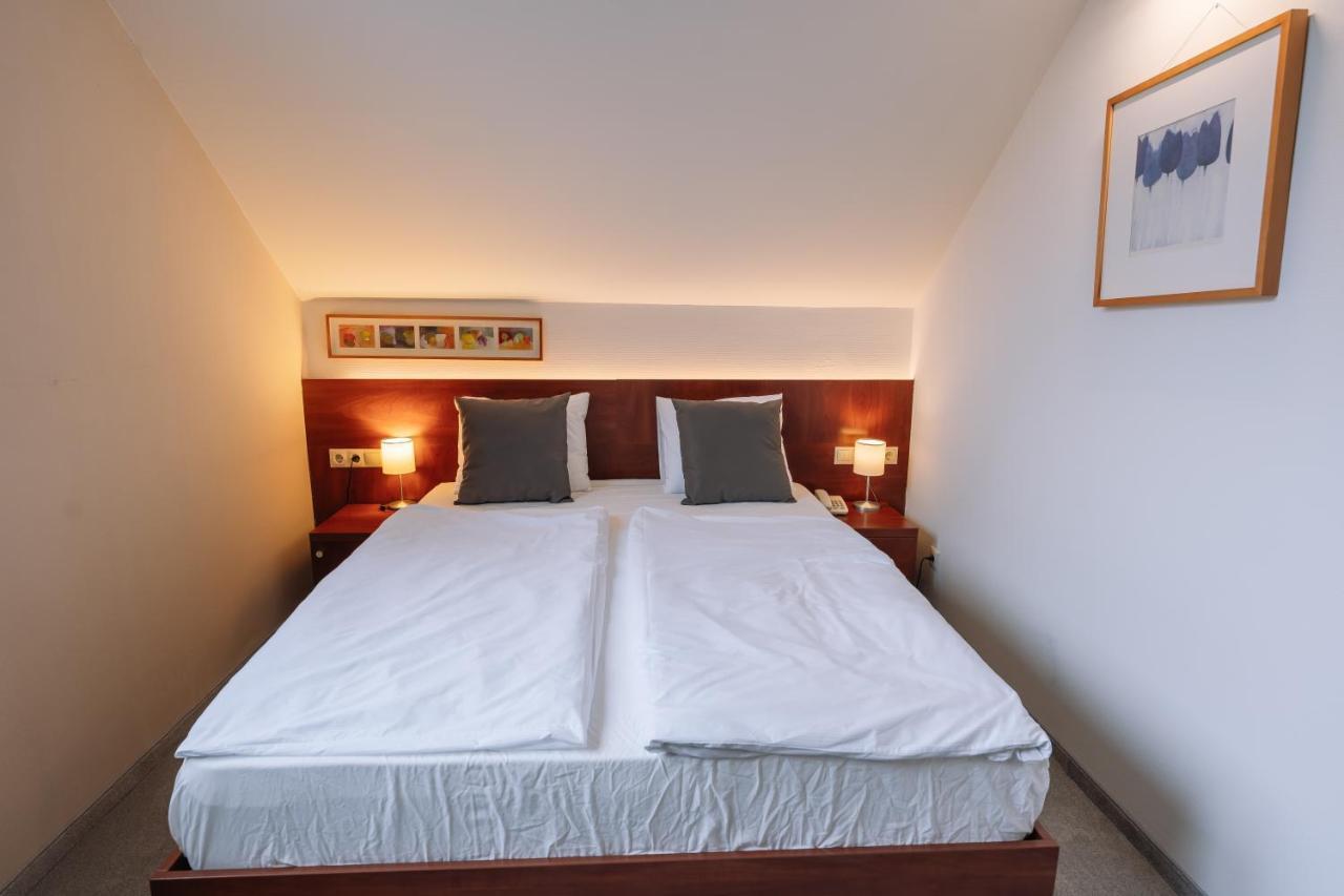 Vadvirag Panzio Hotel Agfalva Bagian luar foto
