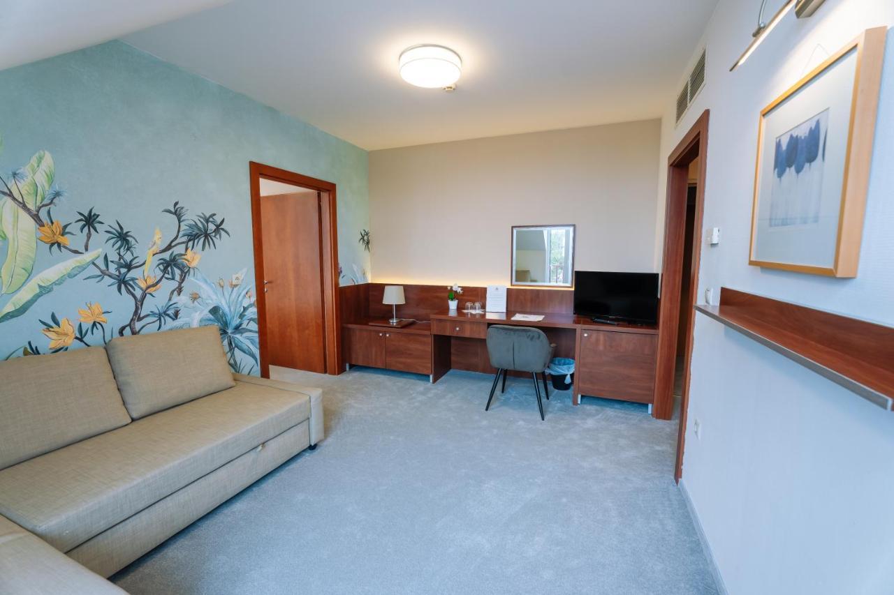 Vadvirag Panzio Hotel Agfalva Bagian luar foto