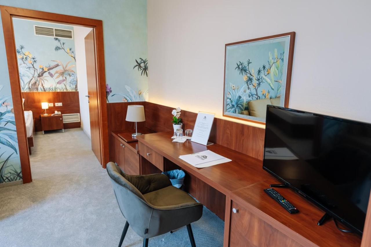 Vadvirag Panzio Hotel Agfalva Bagian luar foto