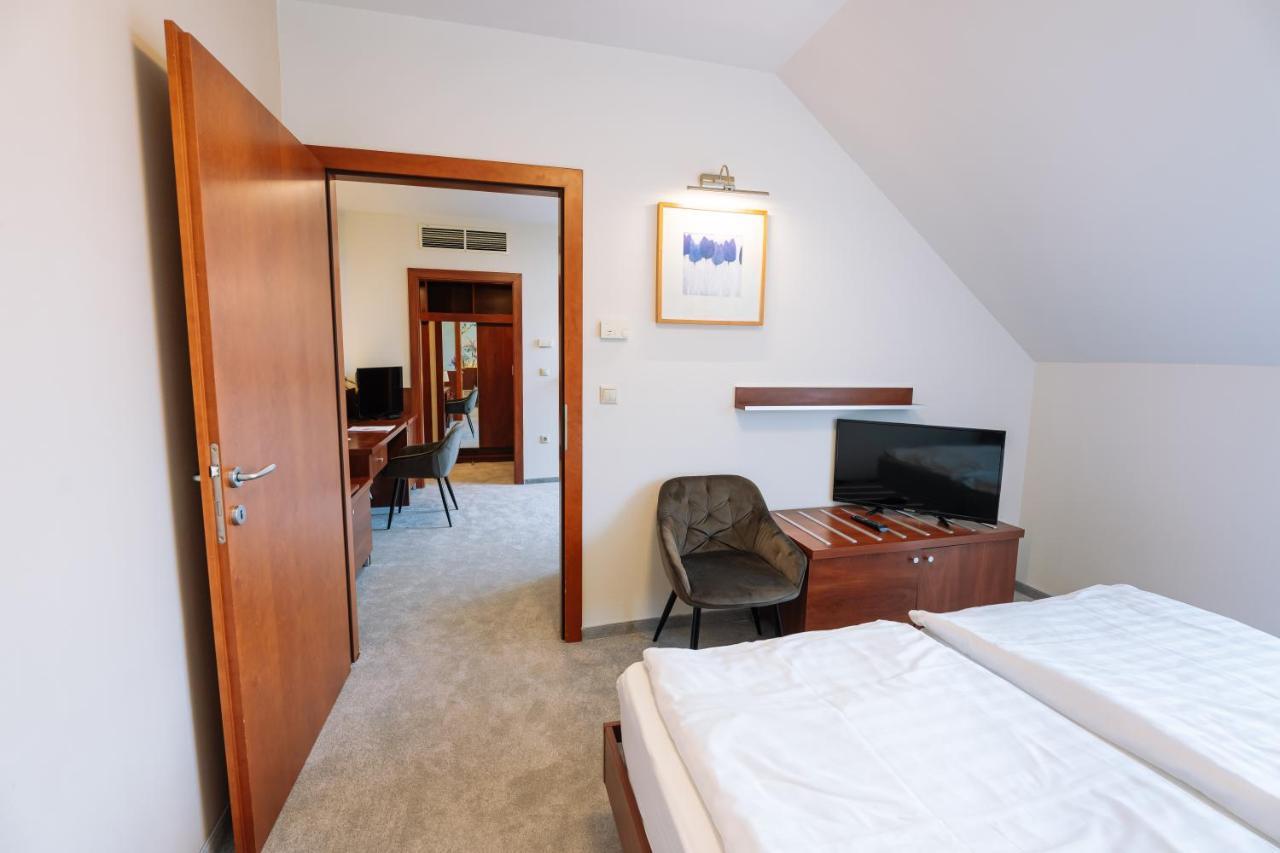 Vadvirag Panzio Hotel Agfalva Bagian luar foto